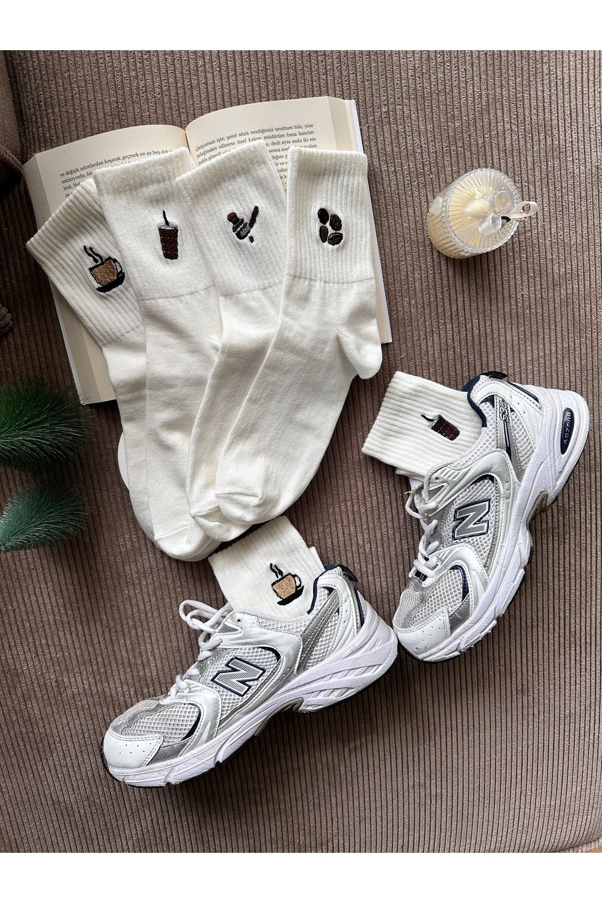 Kahve Seti Minimal Nakışlı Yazlık Kışlık Unisex 4 Çift Beyaz Soket Çorap Seti